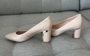 DKNY Nude Pointy Heels thumbnail 4