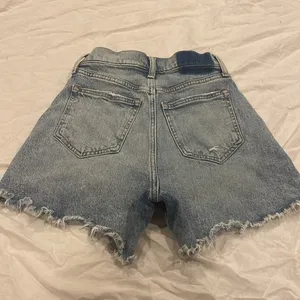 Abercrombie and Fitch- the Dad short high-rise in curve love thumbnail 7