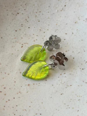 Handmade fairy forest vintage retro aesthetic style Czech glass big leaf dangle earrings🍃💚 thumbnail 4