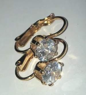 Avon Vintage Gold Tone Round CZ Rhinestone Dainty Pierced Earrings thumbnail 4