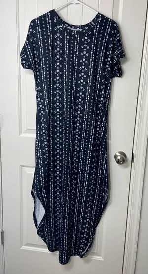 NWOT‎ Women’s black white arrow patterned soft tshirt maxi stretch dress medium thumbnail 1