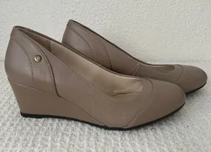 Life Stride Women's Size 7M Flex Dreams Wedge Pumps - Comfortable Everyday Heels thumbnail 1