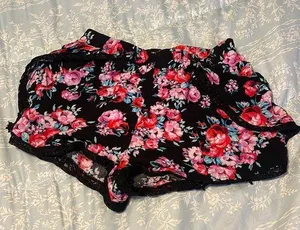 Charlotte Russe Black floral S shorts thumbnail 1
