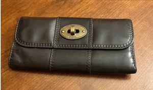 Fossil Authentic Black Genuine Leather Bifold Wallet Classic Natural W Turn Lock thumbnail 1