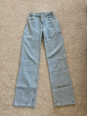 Abercrombie and Fitch The 90’s Relaxed Jean High Rise thumbnail 1