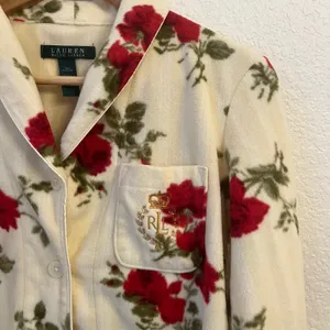 Lauren Ralph Lauren Fleece Pajama Top S Crest‎ Monogram Rose Floral Valentines thumbnail 8