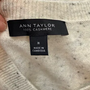 Ann Taylor Womens 100% Cashmere V-Neck Sweater Cream Speckled Donegal Medium thumbnail 6