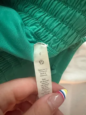 Lululemon Shorts Hotty Hot 2.5" High-Rise thumbnail 4