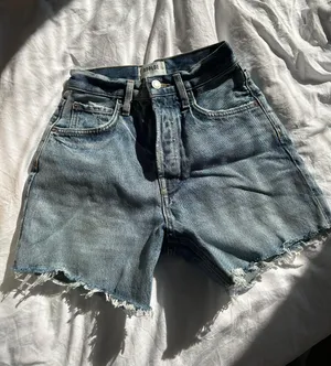 AGOLDE Cutoff Denim Shorts thumbnail 1