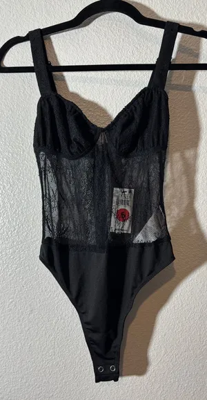 Danielle Bernstein NWT Size 00 Black Lace Mesh Thong Snap Closure Bodysuit thumbnail 1