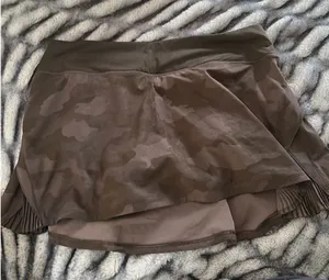 Lululemon Skirt Black Camo Size 6 thumbnail 1