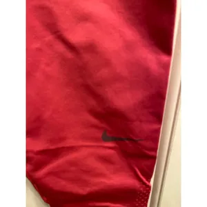 Nike Pro Dri Fit Women's Size Large Pink Compression Pants Capri thumbnail 2