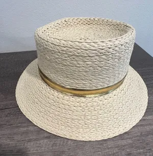 Elegant Cream Straw Hat with Gold Accent by GIANI BERNINI thumbnail 4