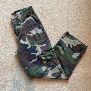 Forever 21 Casual Green Denim Camo Pants thumbnail 2
