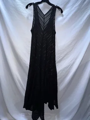 Black Sleeveless V thumbnail 4