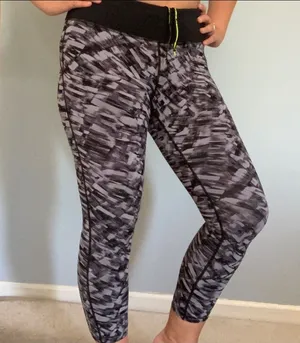 Nike Epic Luxe Patterned Cropped‎ Leggings size M thumbnail 1