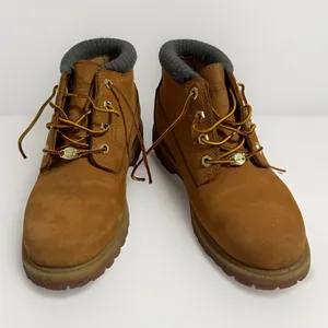 Timberland Outfitters Women’s Hiking Boots Size 7M Tan Ankle High Leather thumbnail 1