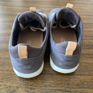 Toms Cabrillo Charcoal and Tan women’s Sneakers size 8 thumbnail 3
