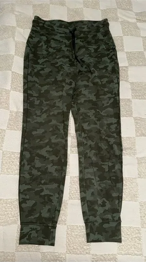 Lululemon Ready to‎ Rulu Jogger 29" Heritage Camo Dark Olive Green Twill size 8 thumbnail 1