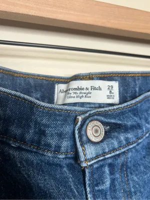 Abercrombie & Fitch Curve Love 90s Straight Ultra High Rise Jeans thumbnail 4
