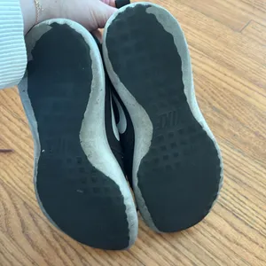 Nike tennis shoes thumbnail 3