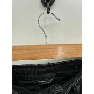 American Eagle Black Wash Mom Jean Comfort Stretch‎ Distressed Women Size 2 thumbnail 6
