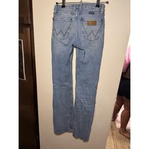 Wrangler Retro Womens Slim Bootcut Jeans Light Wash Denim 25x34 112346616 thumbnail 5