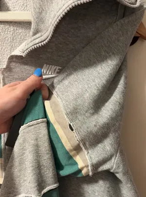 Custom handmade Nike cropped sweatshirt thumbnail 4