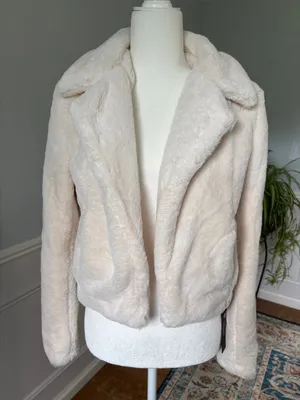 NWT Silent New York Faux Fur Jacket Size Medium Open Front Light Cream Cozy Chic thumbnail 1