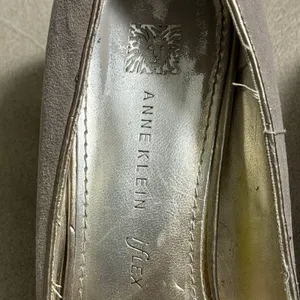 Anne Klein iFlex Akionna Pewter Metallic Pointed Toe Kitten Heel Pumps 8.5M thumbnail 7