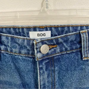 BDG Betty High Rise Distressed Raw Hem Wide Leg Cropped Culotte‎ Jeans Sz 28 thumbnail 4