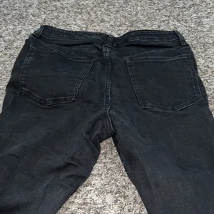 Universal Threads mid rise black skinny jeans thumbnail 5