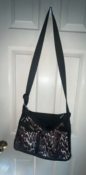 LeSportsac Deluxe Everyday Bag Leopard Mesh Print Expandable Crossbody thumbnail 1