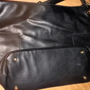 Elegant Black Leather Tote Bag thumbnail 2