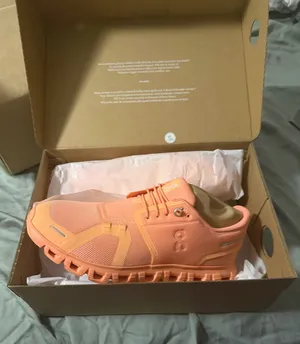 On Cloud Shoes thumbnail 1