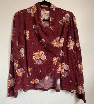 5/$25 Maurices Waffle‎ Knit Floral Wrap Blouse thumbnail 1