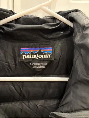 Patagonia Women's Black Down Jacket Size Small thumbnail 3