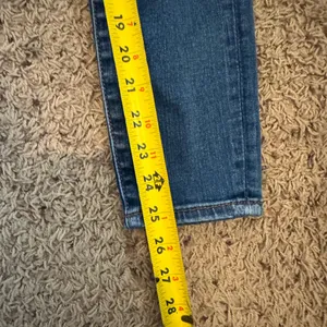 American Eagle Outfitters Distressed High Rise Jegging size 4 Short thumbnail 9