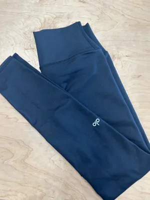 Alo Yoga Leggings thumbnail 1