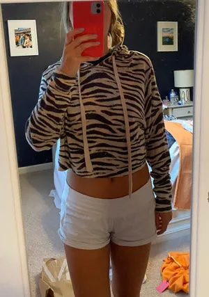 fab'rik cropped sweatshirt thumbnail 1