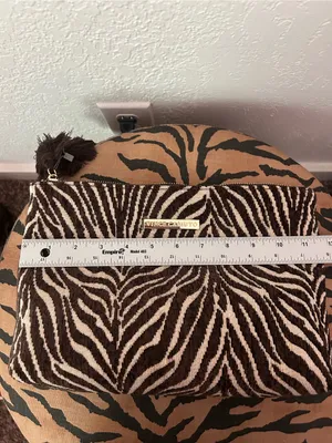 NEW Vince Camuto Brown Textured Zebra Print Large Makeup Cosmetic Pouch Bag thumbnail 6