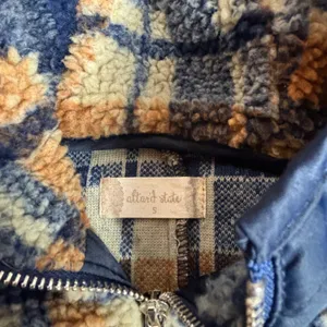 Altard State Plaid Sherpa Fleece Cropped Hooded Jacket Women's Small Navy Orange thumbnail 3