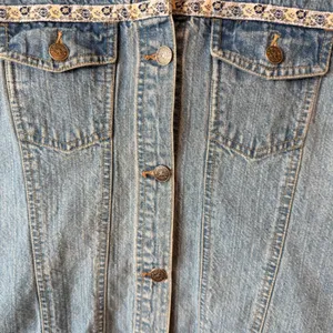 VTG Cherokee 100% Cotton Denim Vest S Blue Floral Trim Button Front Y2K Festival thumbnail 2