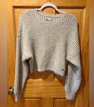 Hollister Light Gray Crew Neck cropped Sweater long sleeve women’s M thumbnail 1