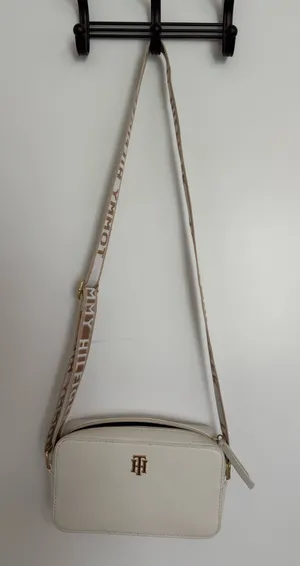 Tommy Hilfiger purse thumbnail 1