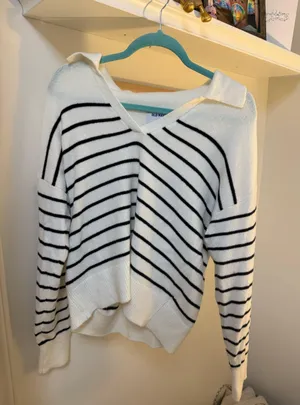 Old navy sweater thumbnail 1