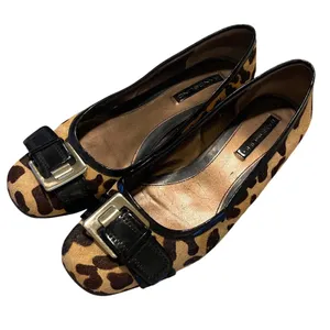 Bandolino Leopard Calf Hair Ballet Flats Womens 9 Brown‎ Buckle Square Toe Wedge thumbnail 3