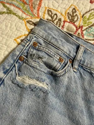 American Eagle size 4 short strigid light denim distressed jeans preppy casual thumbnail 4