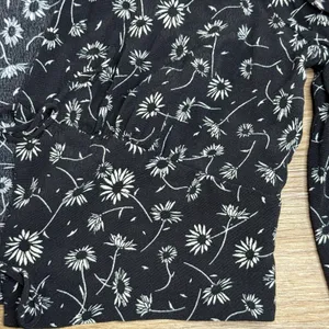 Elodie Womens M Floral Crop Top Black White Daisy Long Sleeve Rayon Cottagecore thumbnail 9