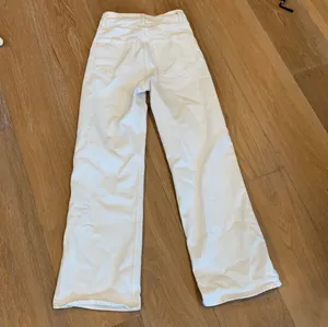 H&M High Waisted white denim straight leg jeans thumbnail 5